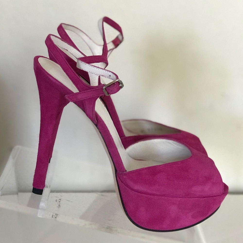 Stuart Weitzman Sandals 7.5/ 38